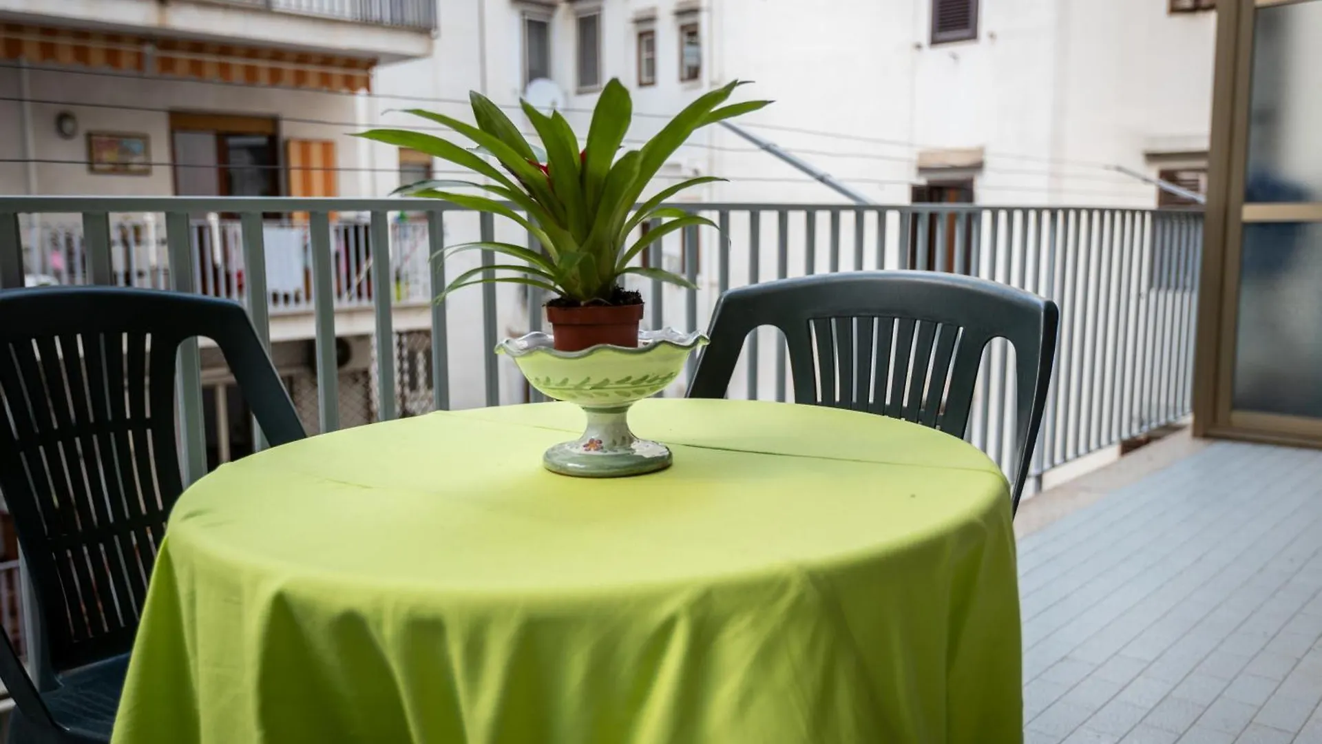 Nana Apartment باليرمو 0*,  إيطاليا